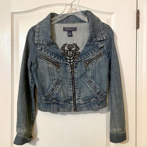 Baccini Cropped Denim Jean Jacket Cropped Embroidered Size M Y2K Button Zipper - Picture 1 of 9